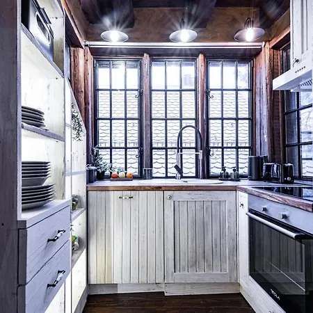 Atrium Apartment *